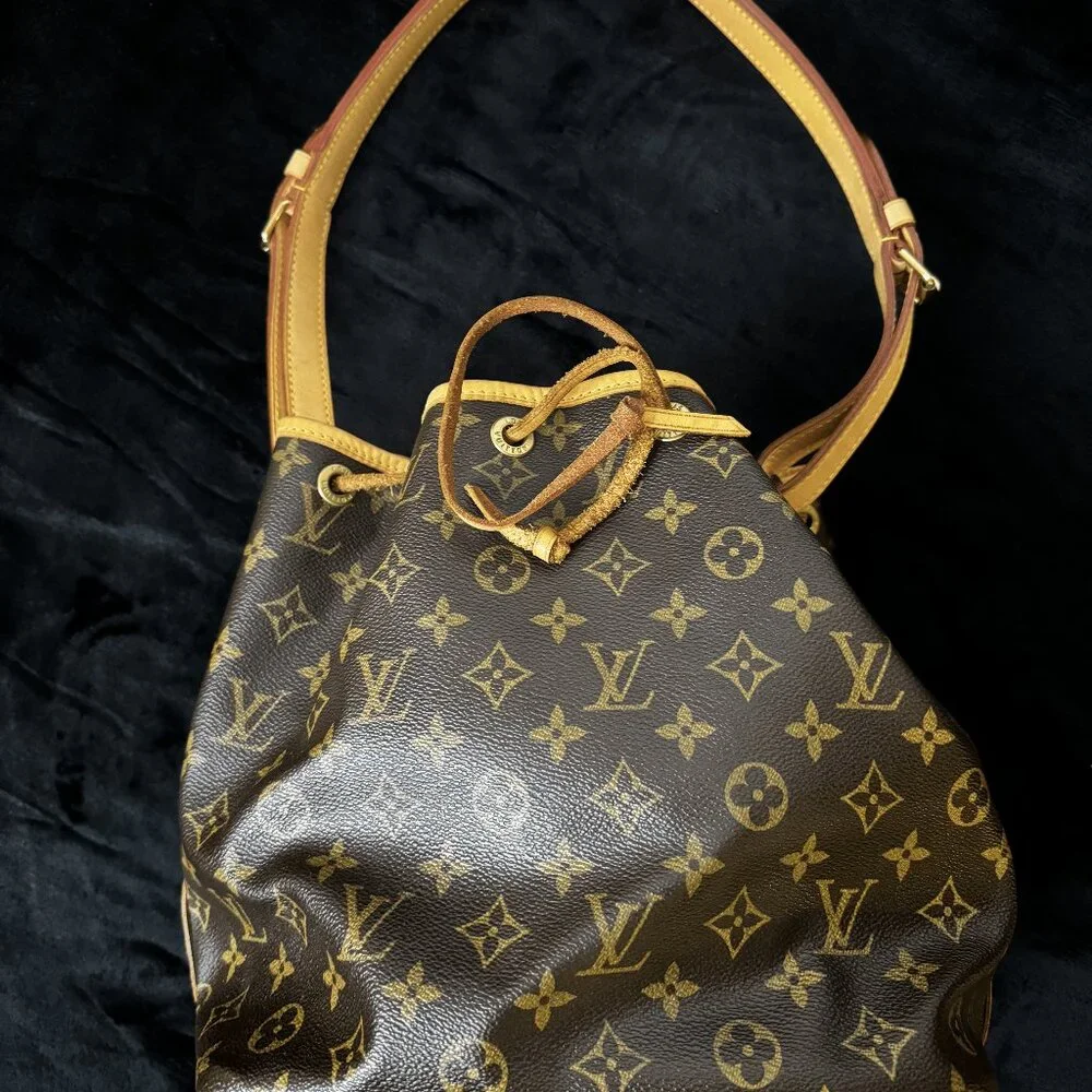 In Box Louis Vuitton bag! Never used - Picture 2 of 9